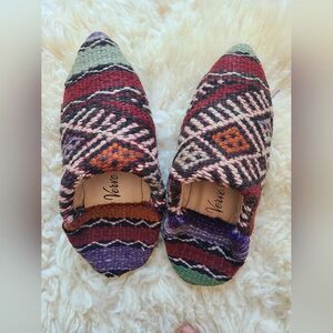 NWT Upcycled Moroccan Rug Slippers Size S [Womens 5.5-6]